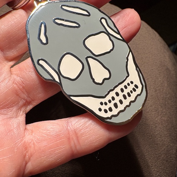 Alexander McQueen Metallic Skull Keychain - Picture 4 of 4